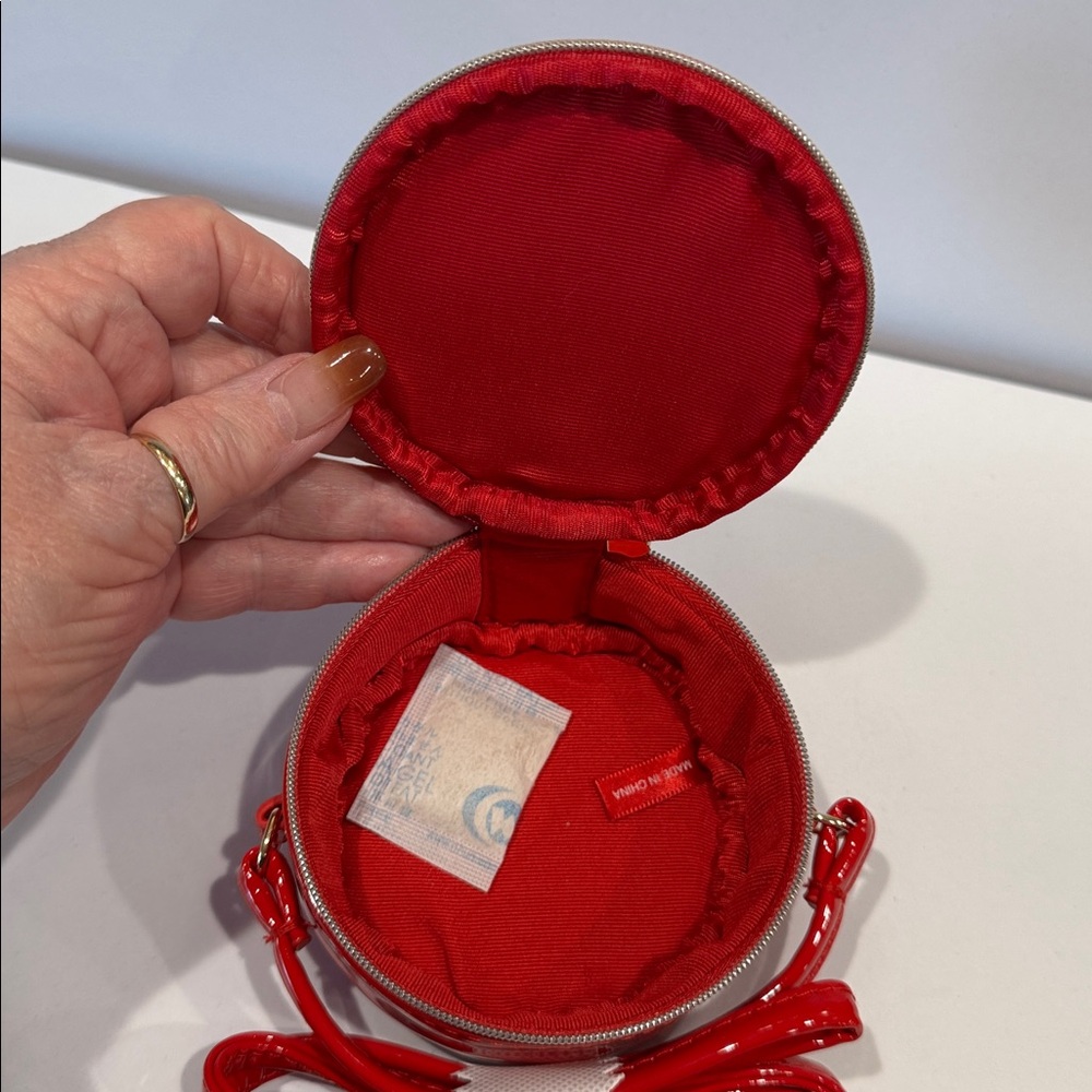 Marc Jacob’s Mini Round Canteen Patent Red Leather Crossbody Bag NWOT - Picture 7 of 9
